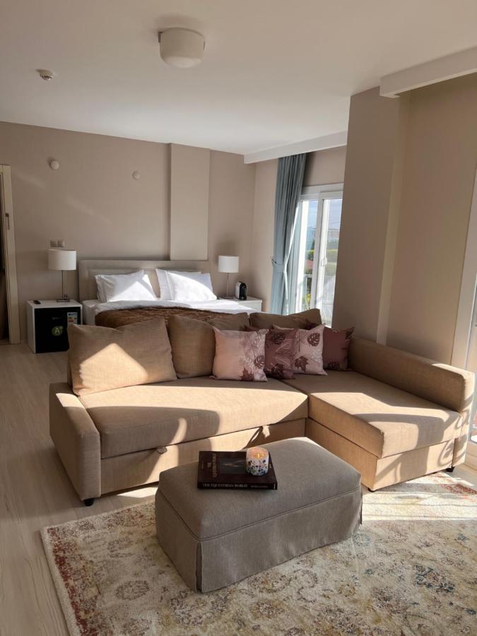 B. Equine Range Hotel Narlidere Eksteriør bilde