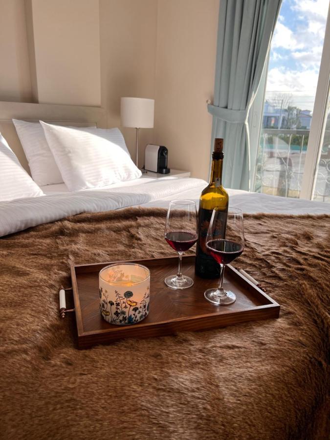 B. Equine Range Hotel Narlidere Eksteriør bilde