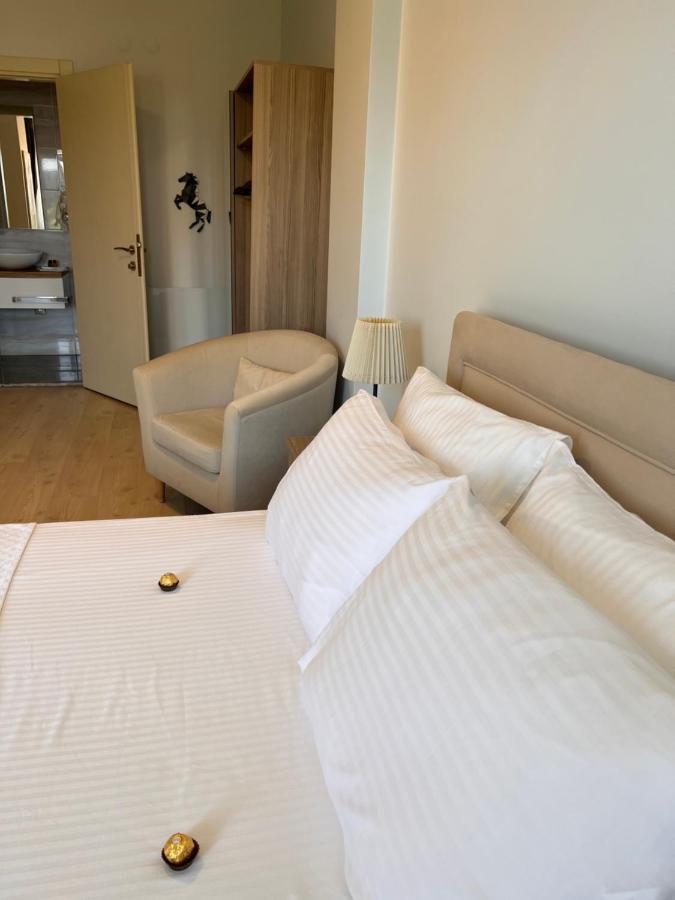 B. Equine Range Hotel Narlidere Eksteriør bilde