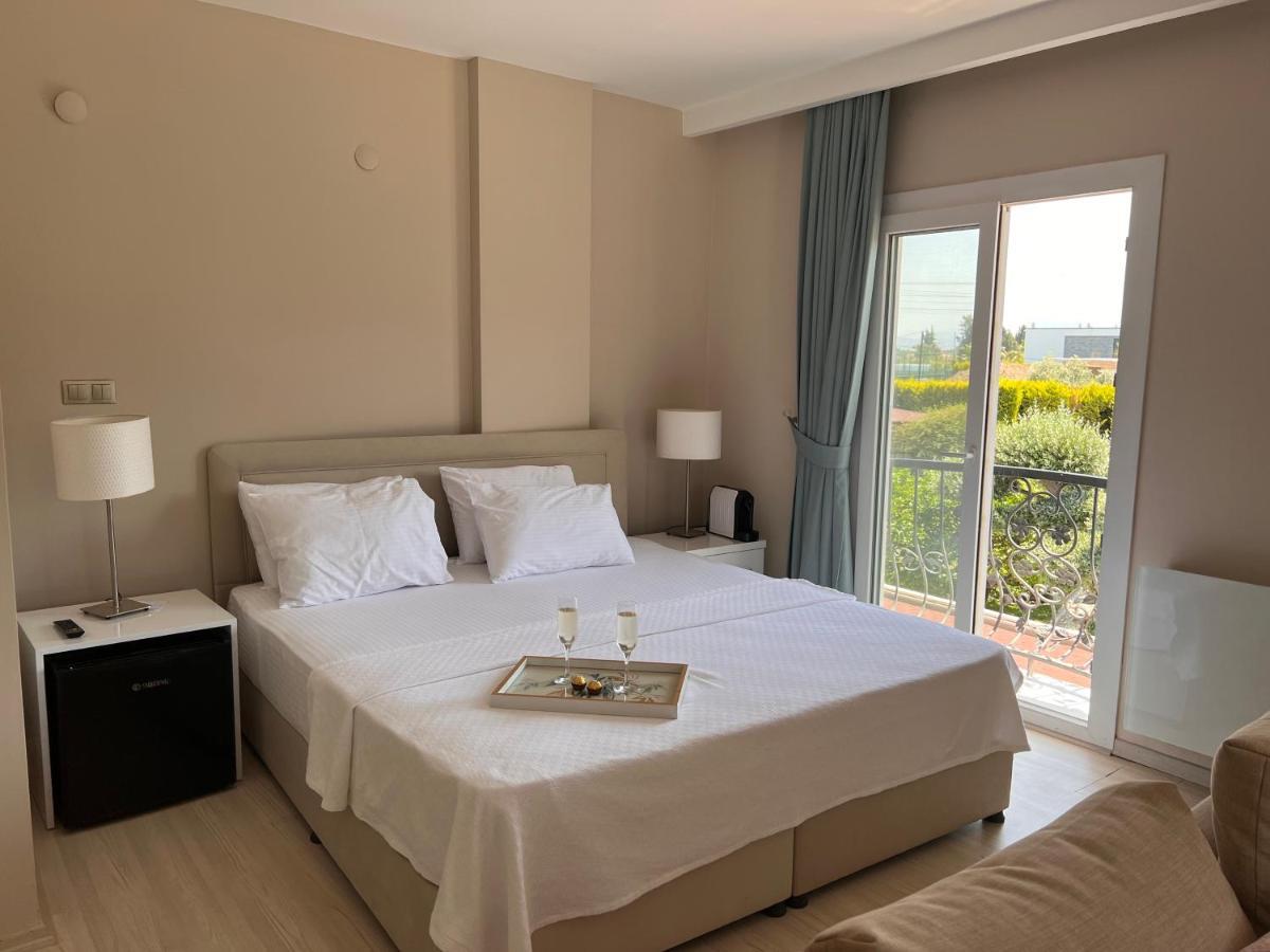 B. Equine Range Hotel Narlidere Eksteriør bilde