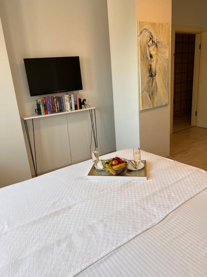B. Equine Range Hotel Narlidere Eksteriør bilde