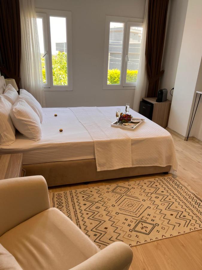 B. Equine Range Hotel Narlidere Eksteriør bilde